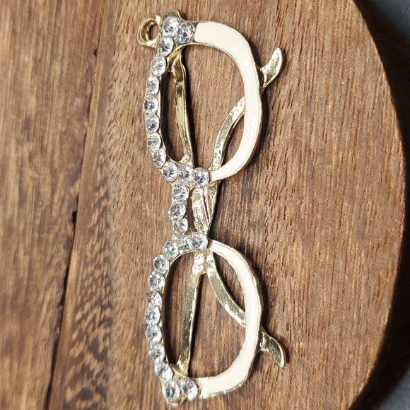 Secretary glasses crystal encrusted trendy pendant - Picture 1 of 3